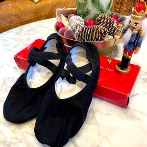 Capezio Hanami Black Ballet Slipper size 7.5M